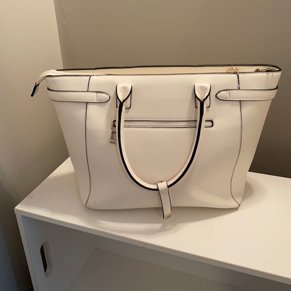 White Purse with Matching Wristlet